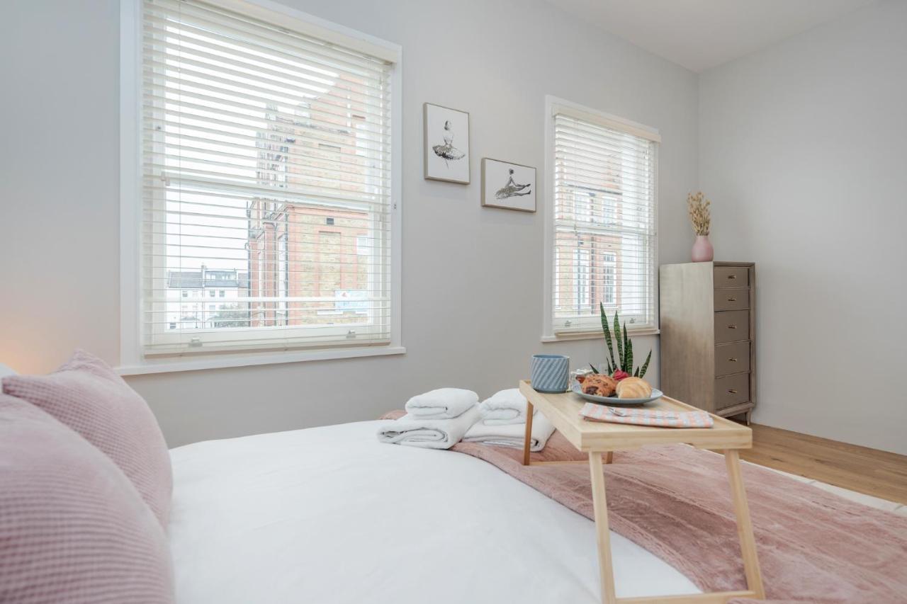 Beautiful 2 Bedrooms Split Level Fulham Apartment London Kültér fotó